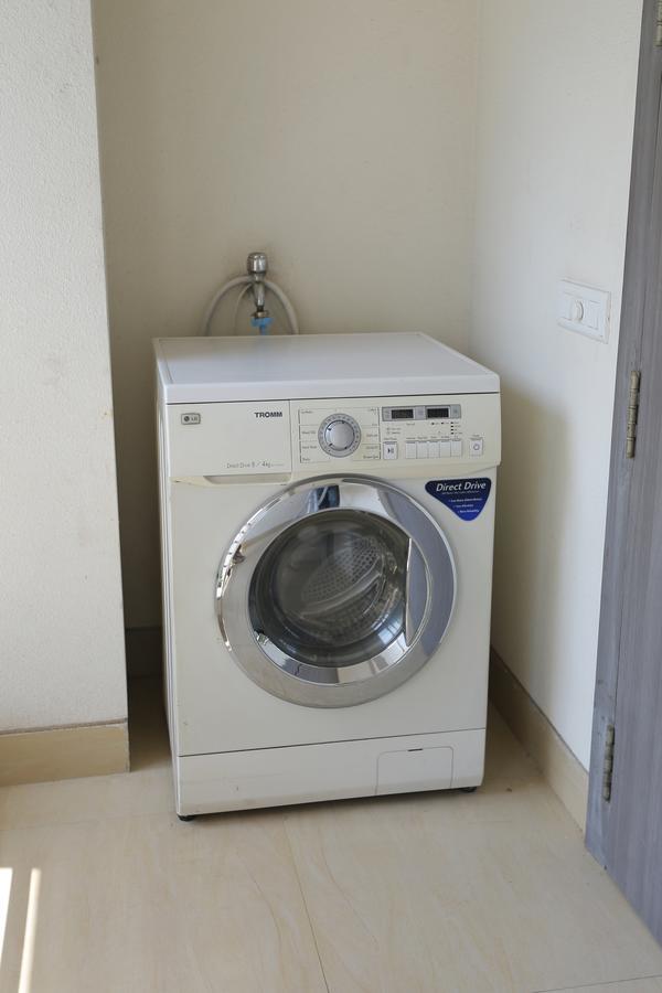 Lakeview Service Apartments Колката Екстериор снимка