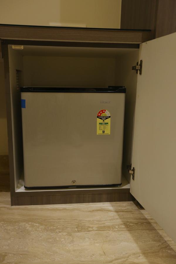 Lakeview Service Apartments Колката Екстериор снимка